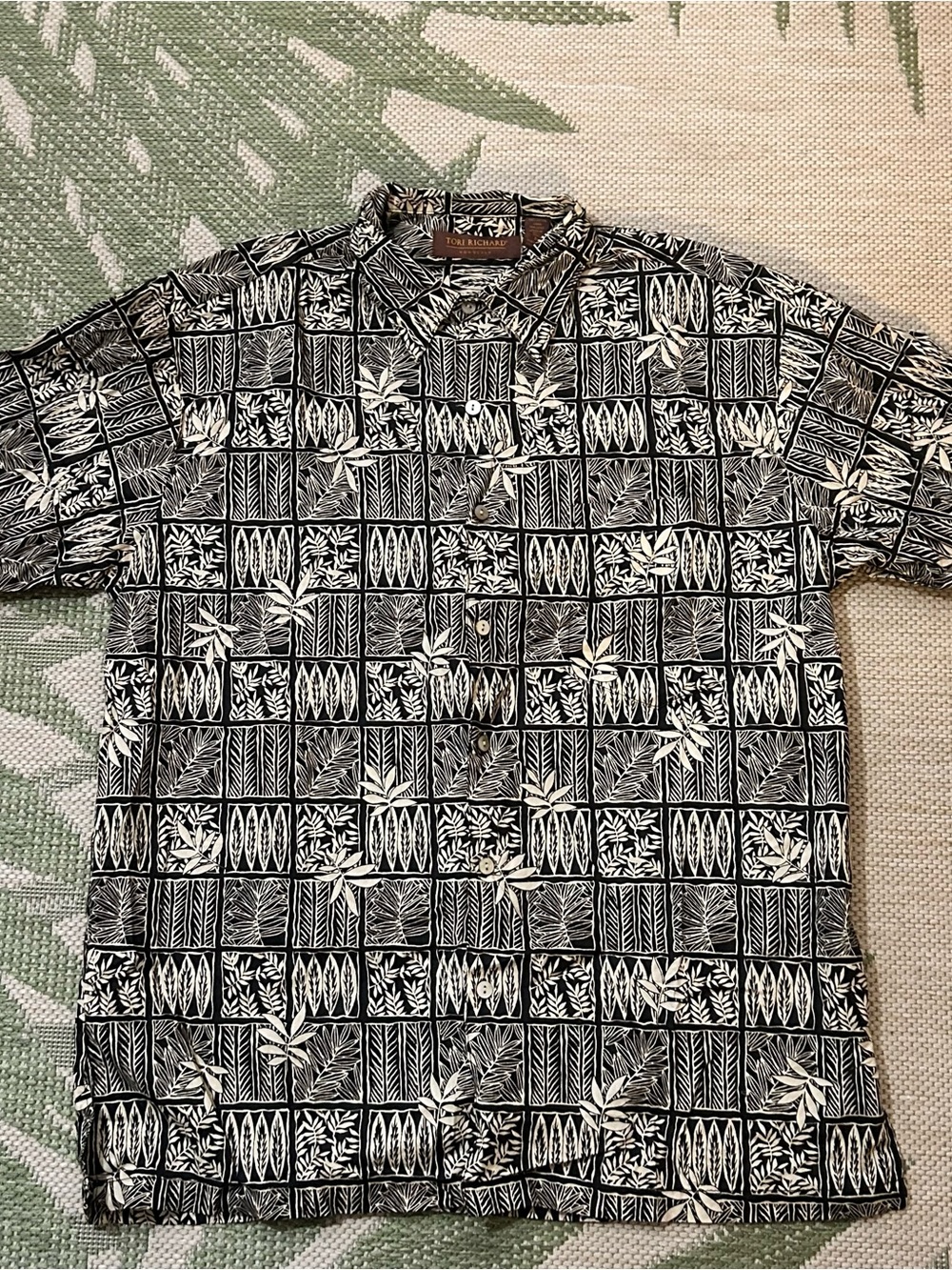 Tori Richard Men’s Black & Cream Hawaiian Print Aloha Shirt size M